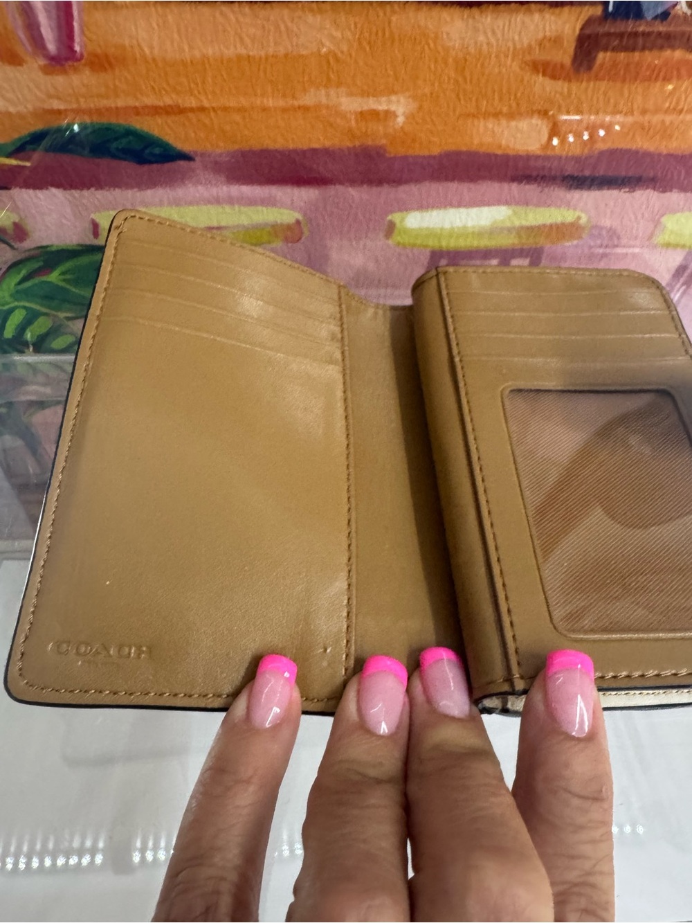 Like NEW Coach White Signature Embossed Winter Wallet with Gold Hardware - Picture 3 of 6